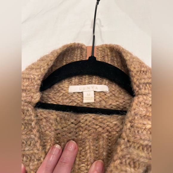 🔥🔥Lunya Chunky Alpaca Cable Knit Sweater. Size. M - Picture 8 of 13